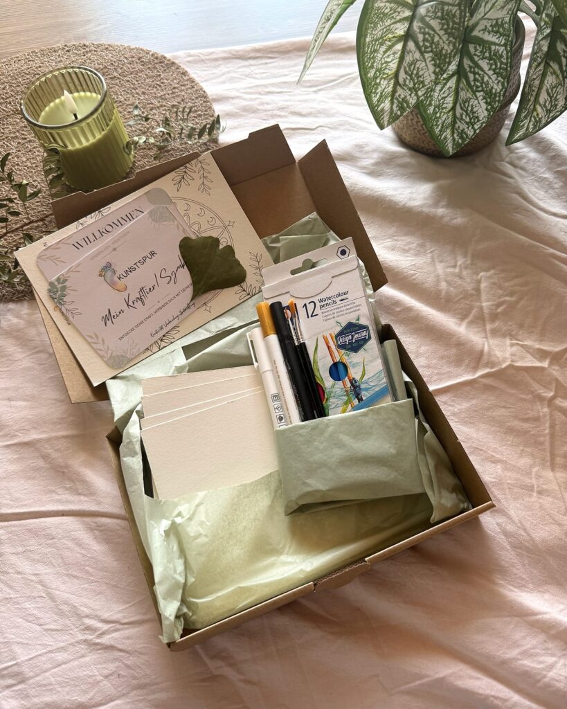 Kennenlern-KreativBox mit Aquarellstiften, Papier, Stiften und gestalteten Impulskarten